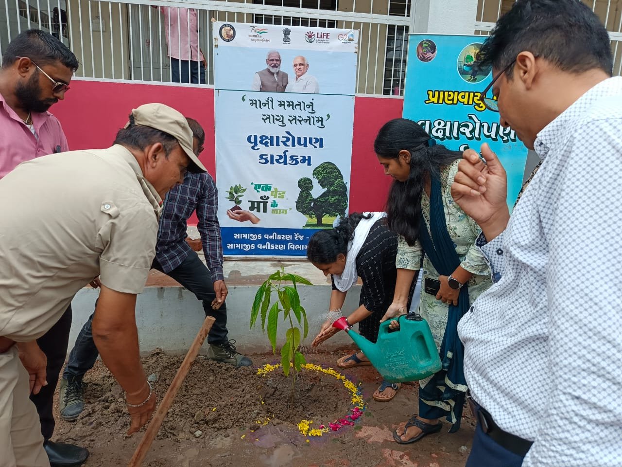 જિલ્લા વિકાસ અધિકારી શ્રી મમતાબેન હિરપરા ની વિશેષ ઉપસ્થિતિ માં 'સ્વચ્છતા હી સેવા' કાર્યક્રમ — ફોટો 6
